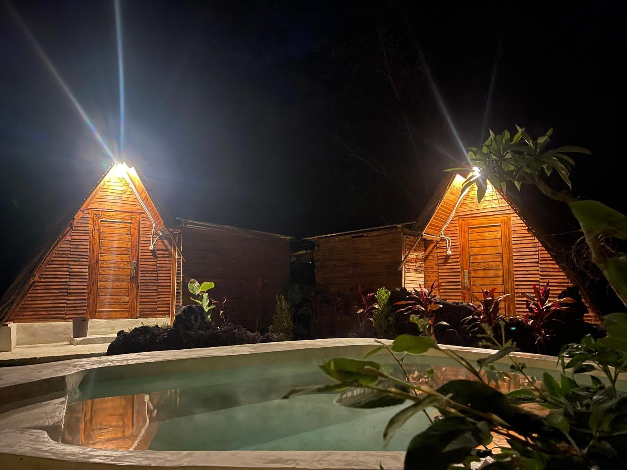 Triangular House And Hot Spring Hotel Kubupenlokan Ngoại thất bức ảnh